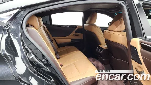 Lexus ES 2020