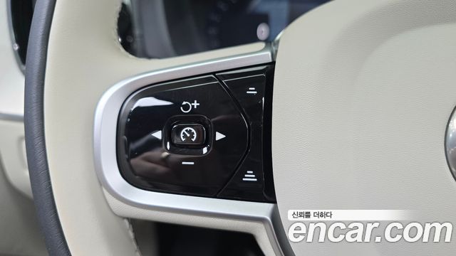 Volvo XC60 2025