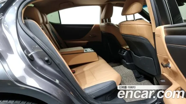 Lexus ES 2021