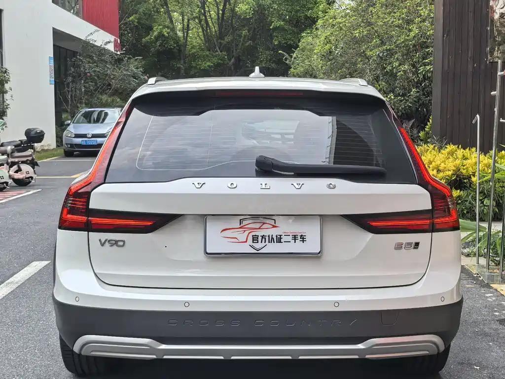 Volvo V90 2021