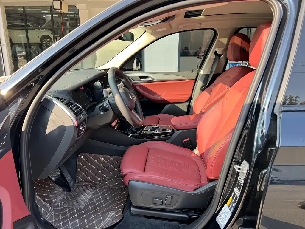 BMW iX3 2025