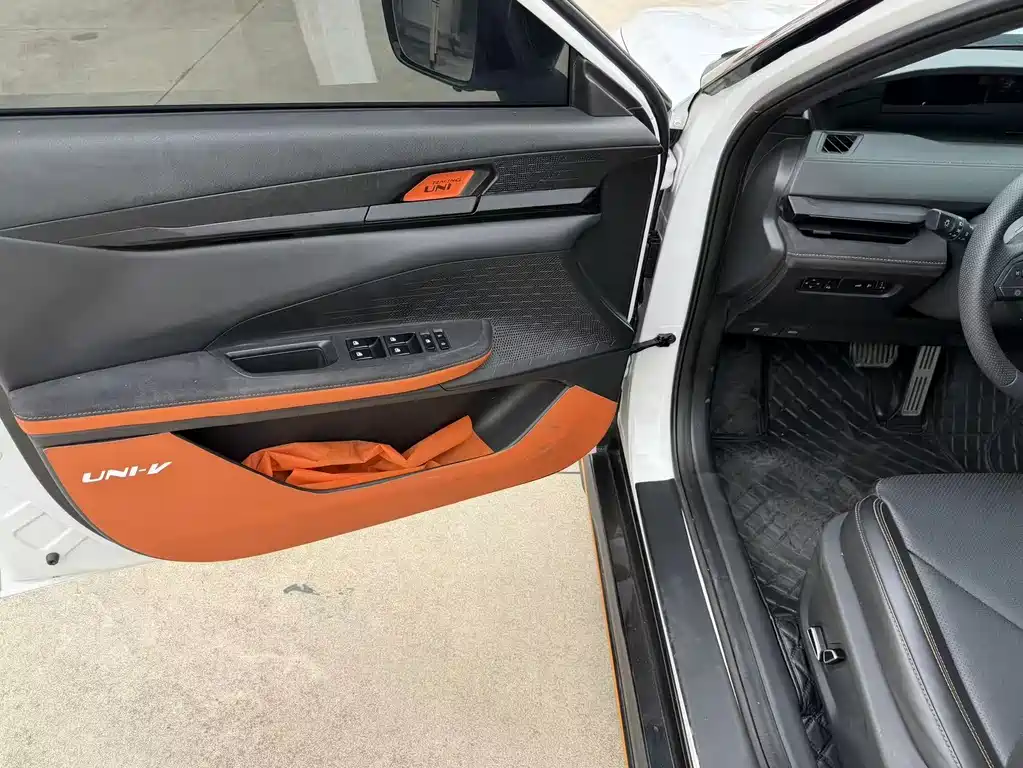 Changan UNI-V 2023