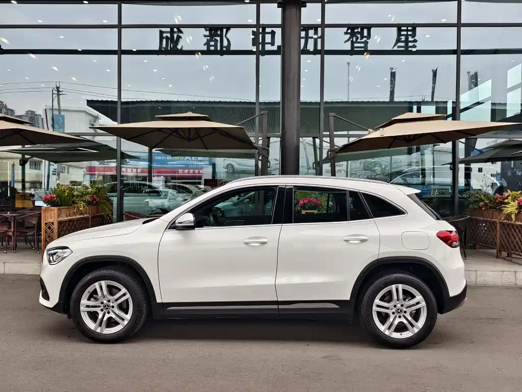 Mercedes-Benz GLA 2024