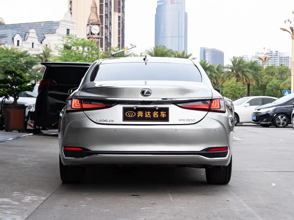 Lexus ES 2024