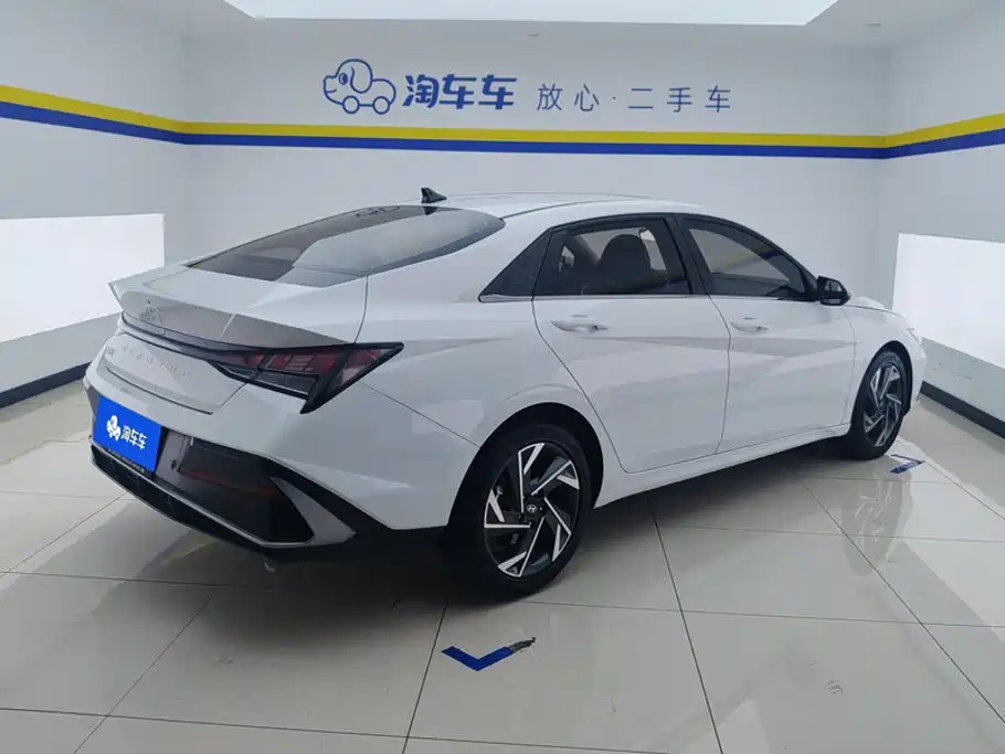 Hyundai Elantra 2024