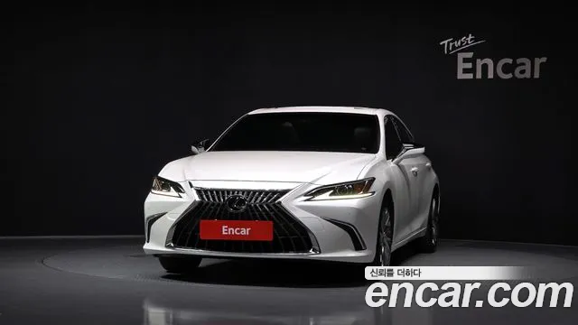 Lexus ES 2023