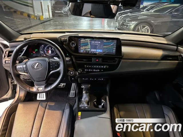 Lexus ES 2022