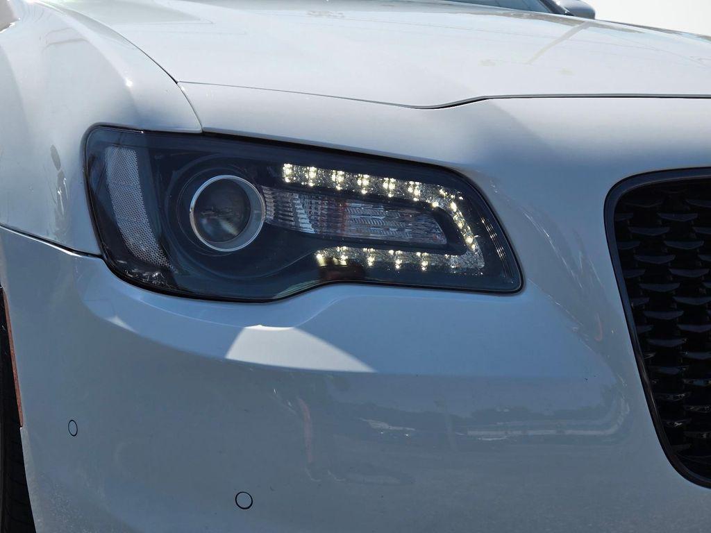 Chrysler 300 2023