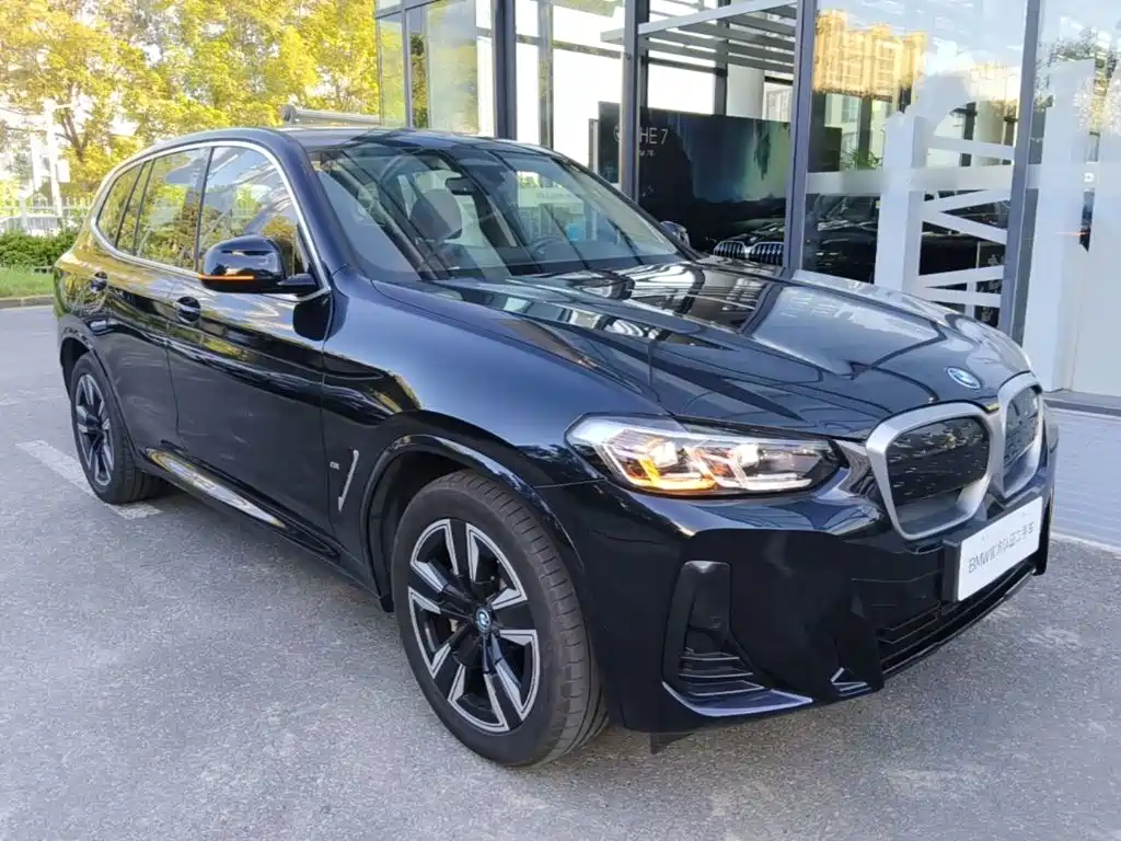 BMW iX3 2023