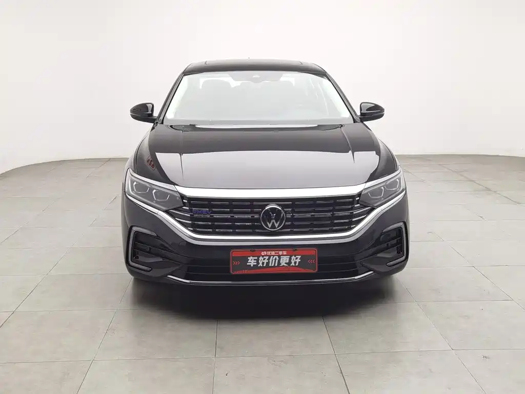 Volkswagen Passat 2023