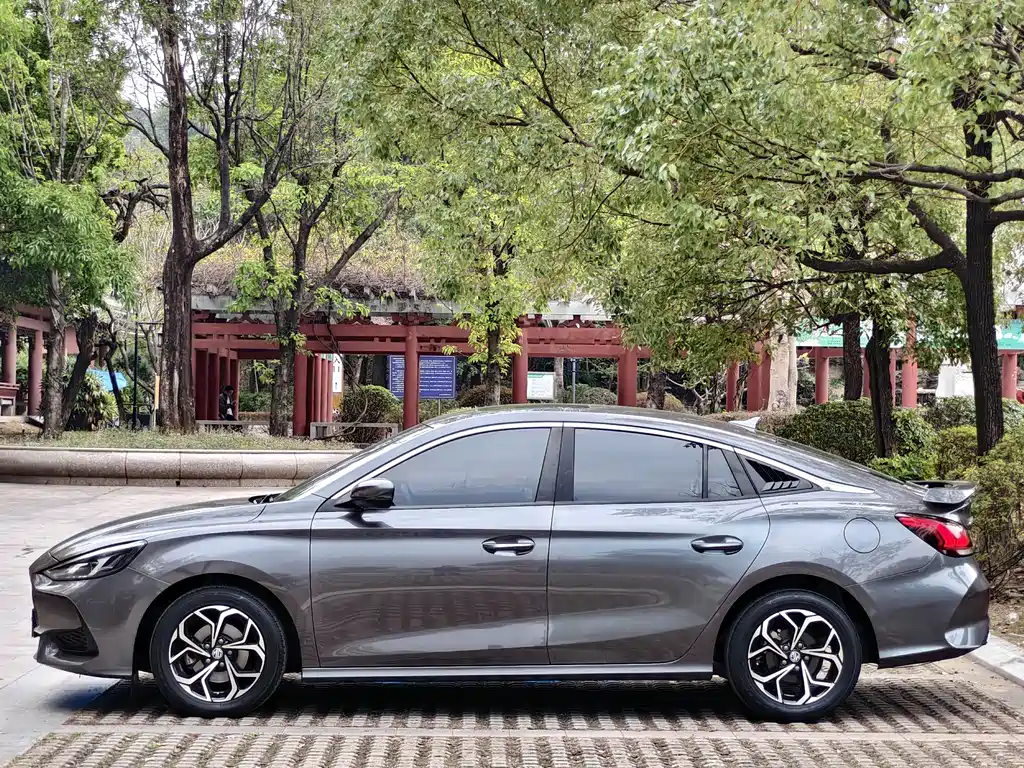 MG MG5 2021