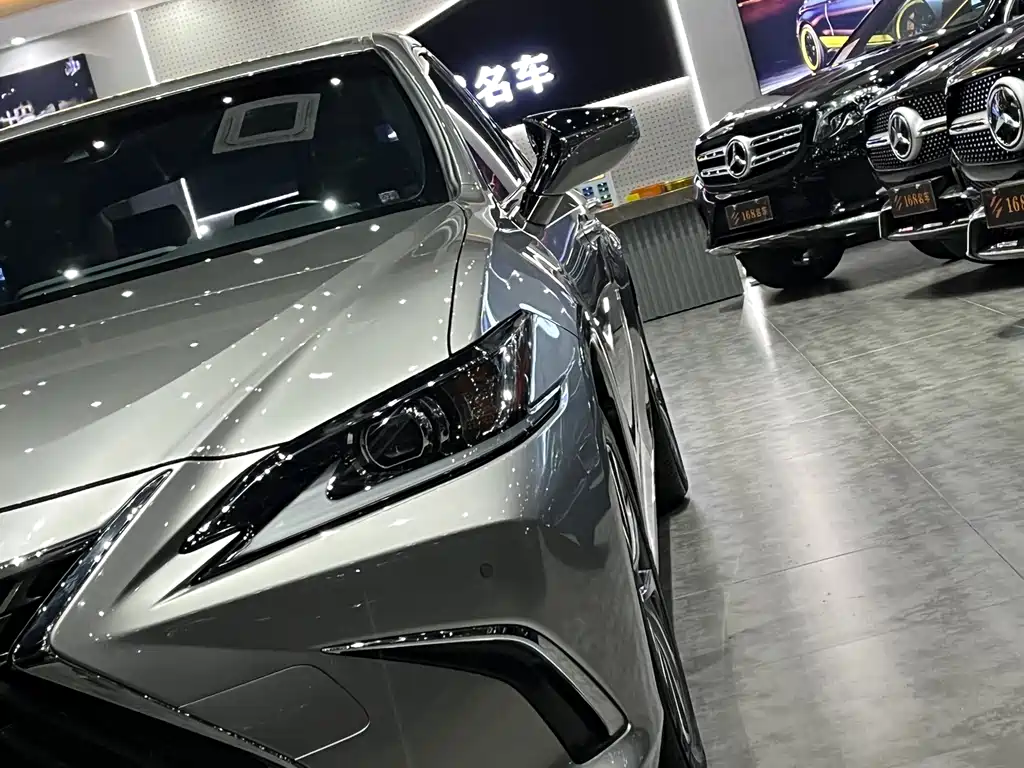 Lexus ES 2022