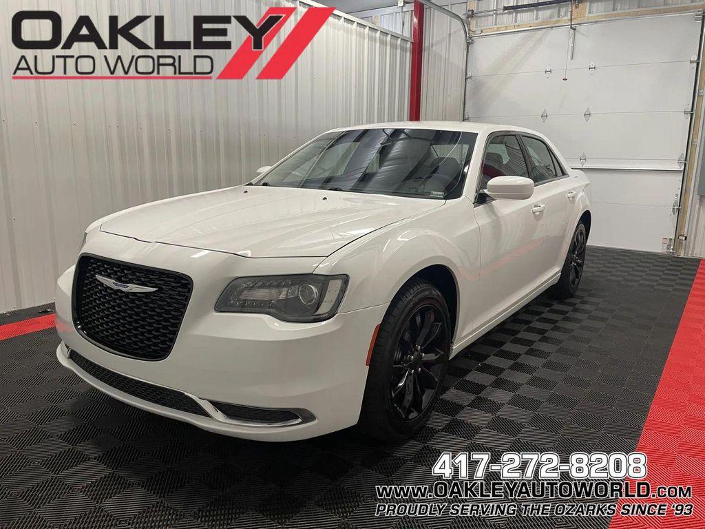 Chrysler 300 2022