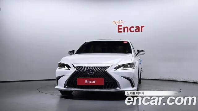 Lexus ES 2020