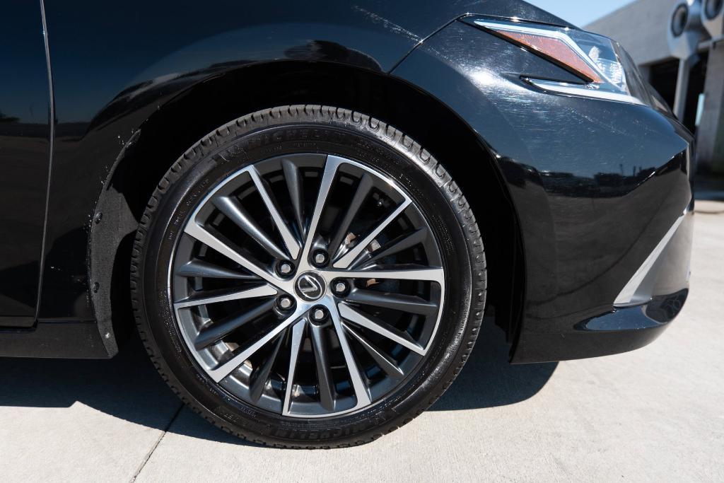 Lexus ES 2023
