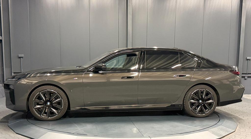 BMW i7 2023