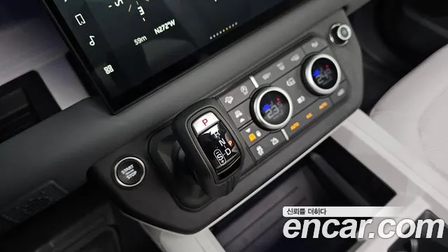 Land Rover Defender 2025