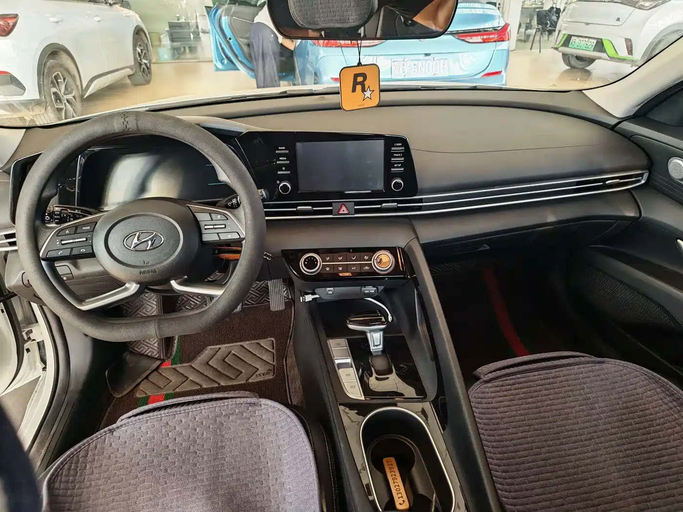 Hyundai Elantra 2024