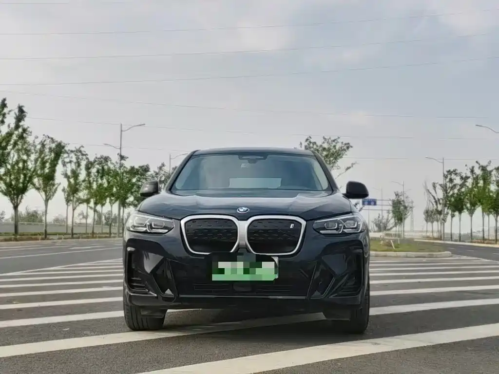 BMW iX3 2023