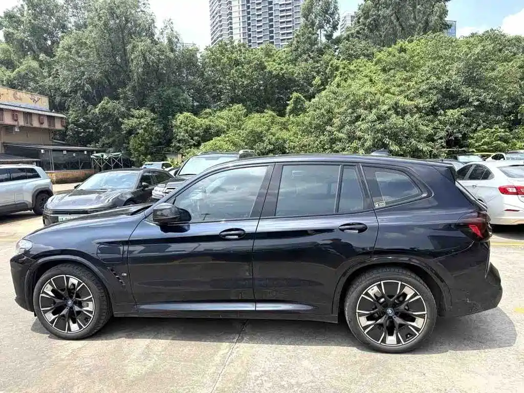 BMW iX3 2022