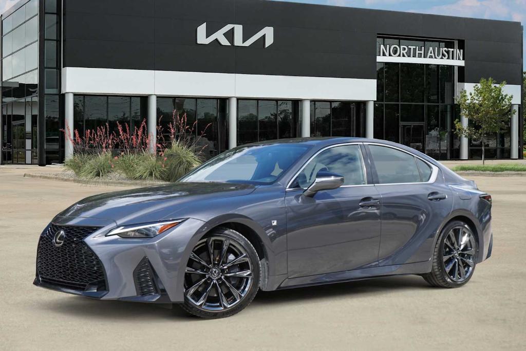 Lexus IS 2023