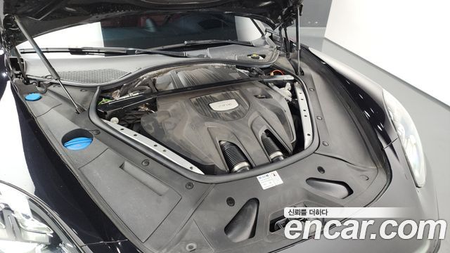Porsche Panamera 2021