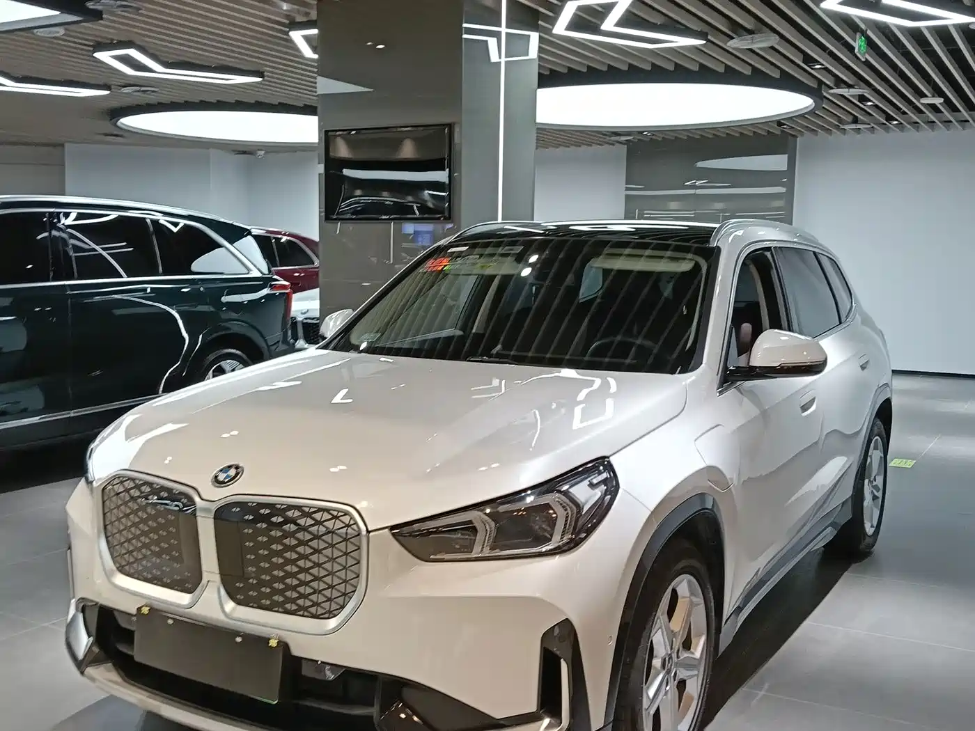 BMW iX1 2025