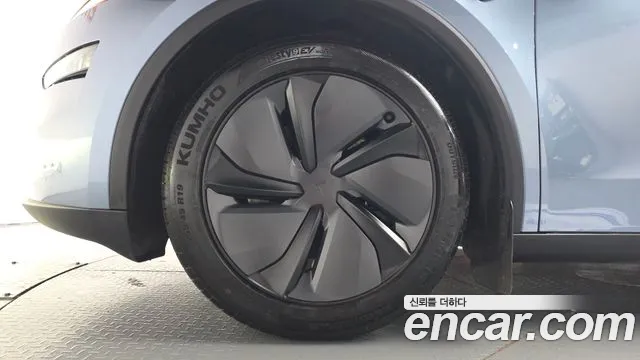 Tesla Model Y 2025