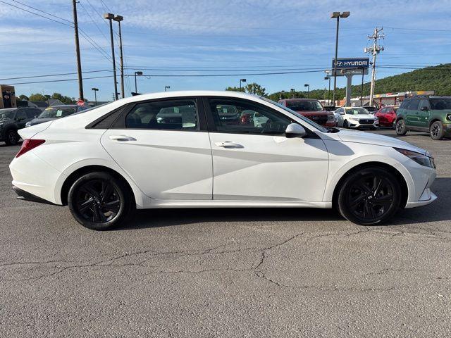 Hyundai Elantra 2022
