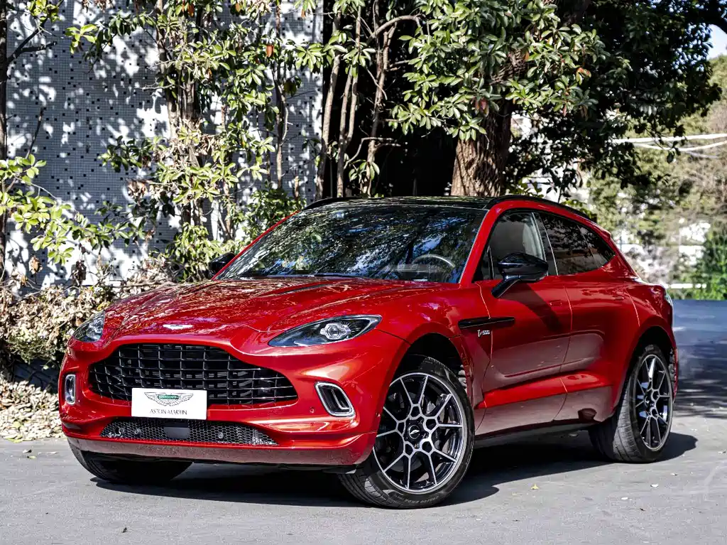 Aston Martin DBX 2021
