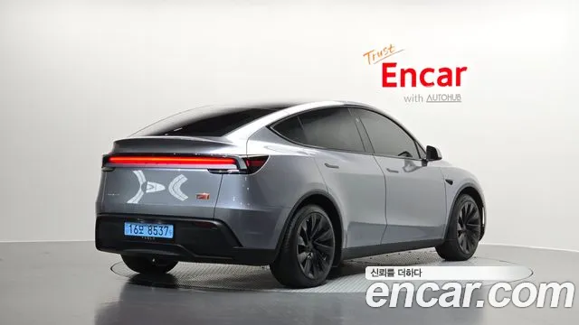 Tesla Model Y 2025