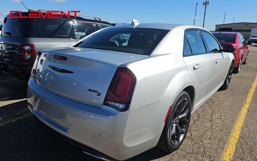 Chrysler 300 2023