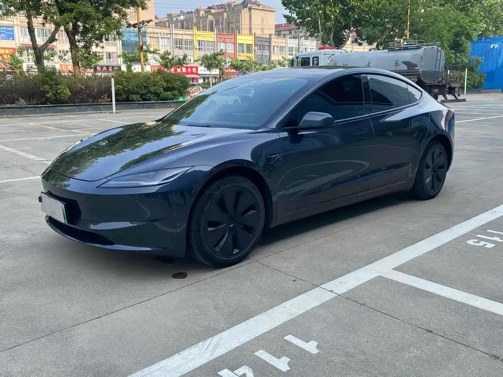 Tesla Model 3 2024