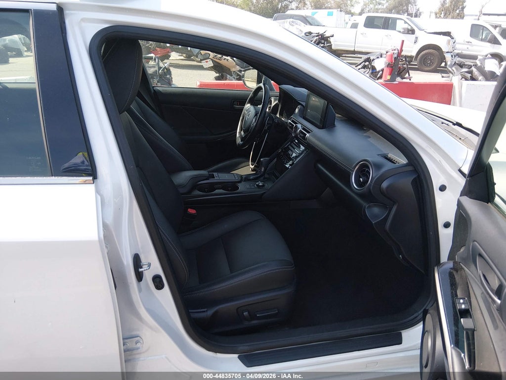 Lexus IS 300 2021