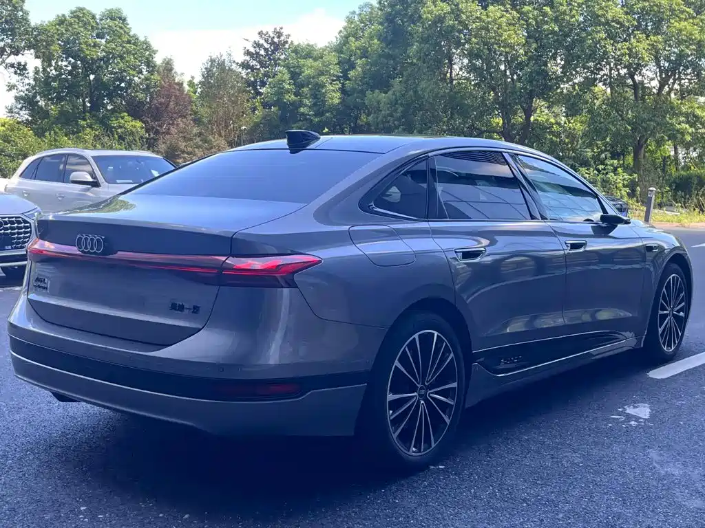 Audi e-tron 2025