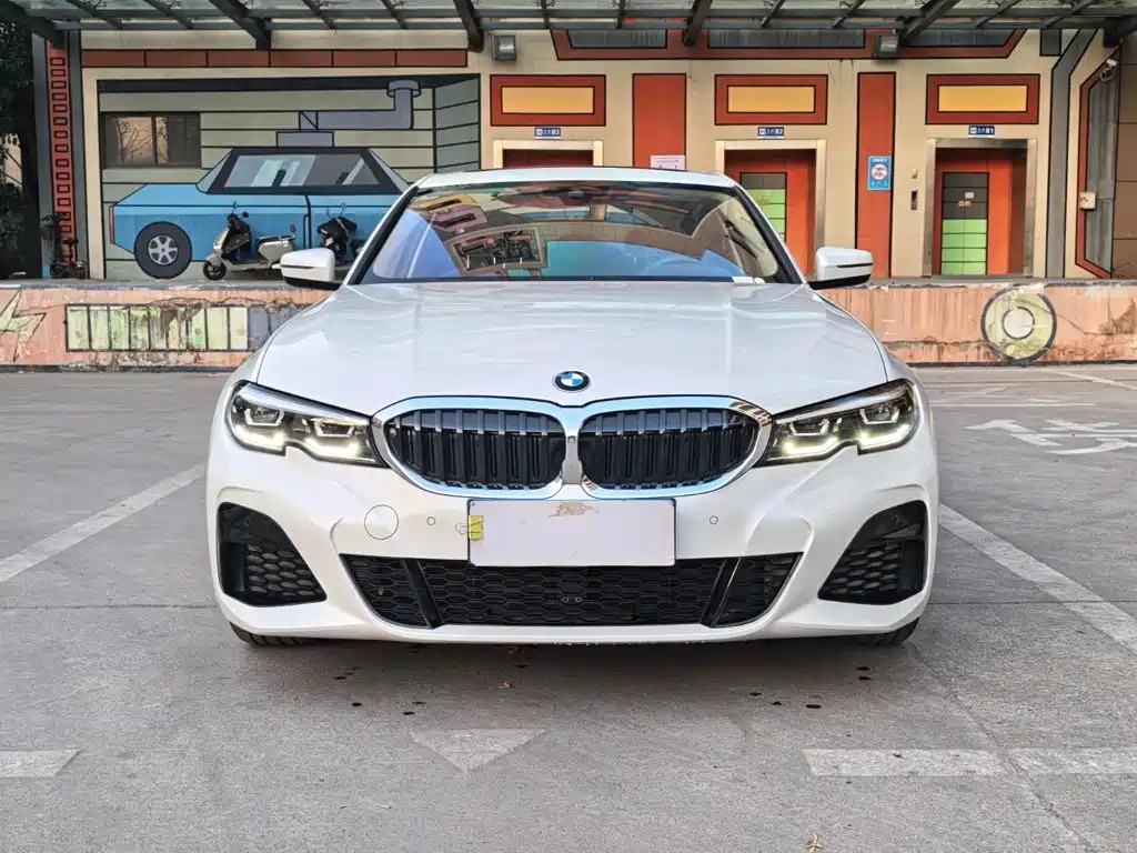 BMW 3 серии 2022