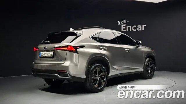 Lexus NX 2021