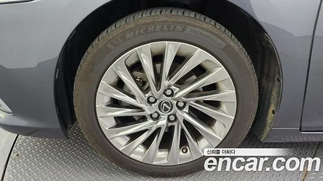 Lexus ES 2021