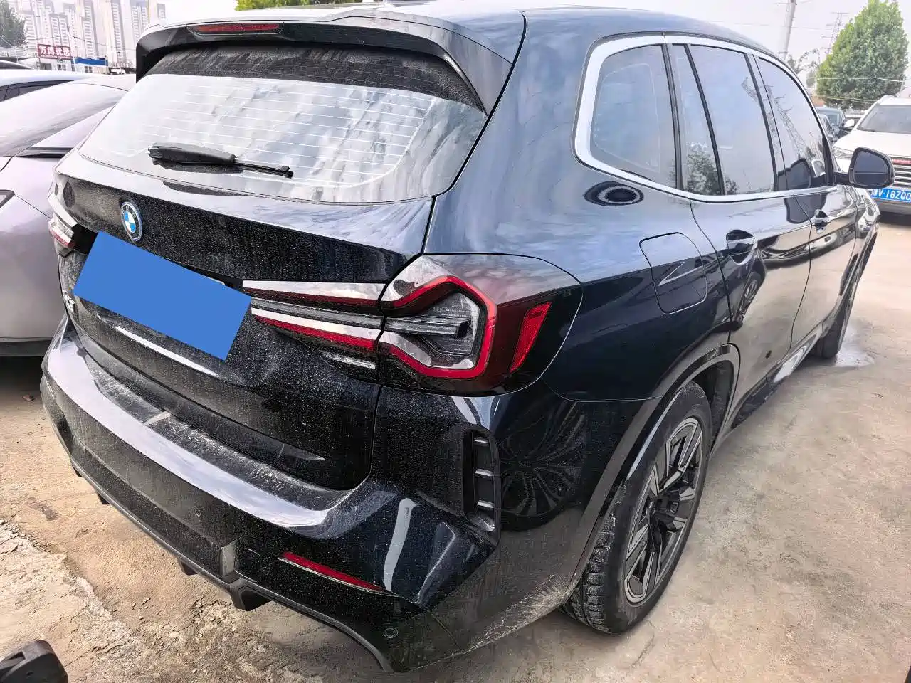 BMW iX3 2025