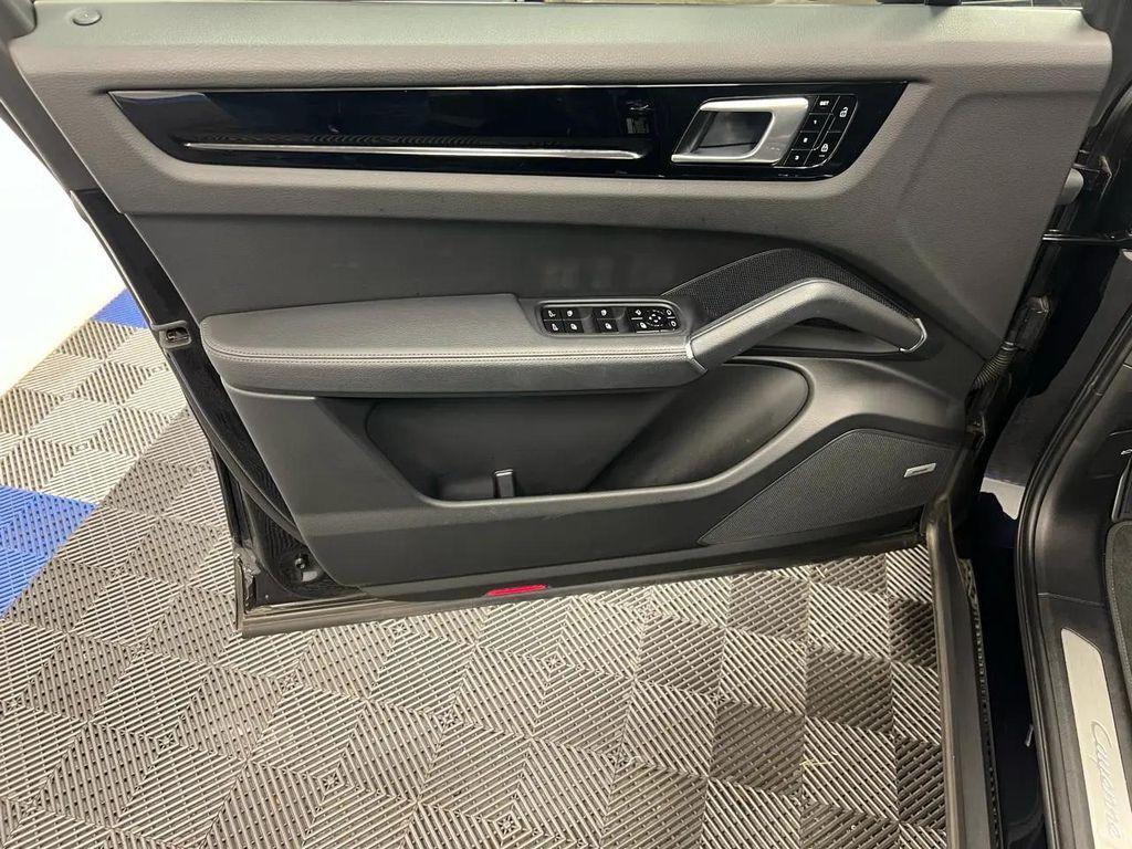 Porsche Cayenne 2021