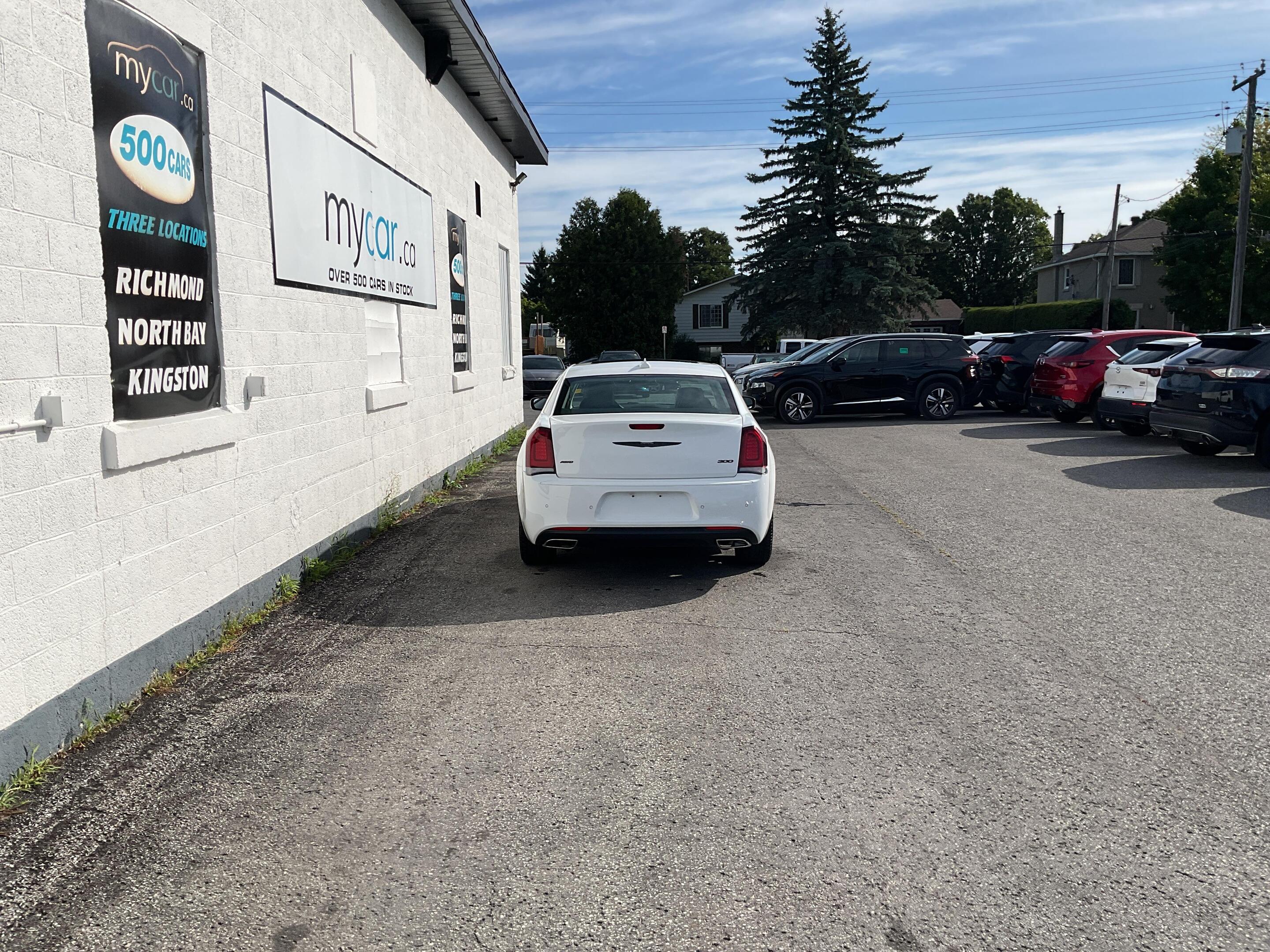 Chrysler 300 2023
