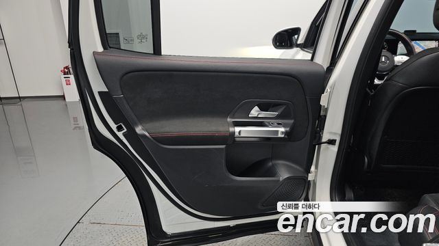 Mercedes-Benz GLB 2021