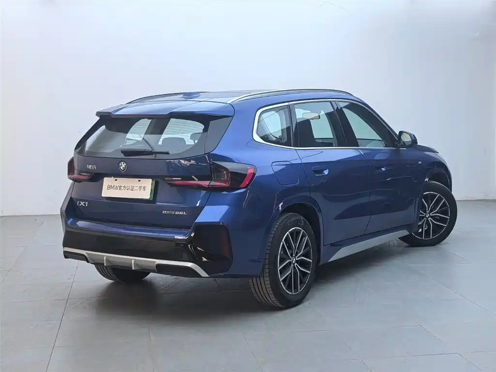 BMW iX1 2025