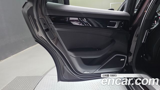 Porsche Panamera 2021