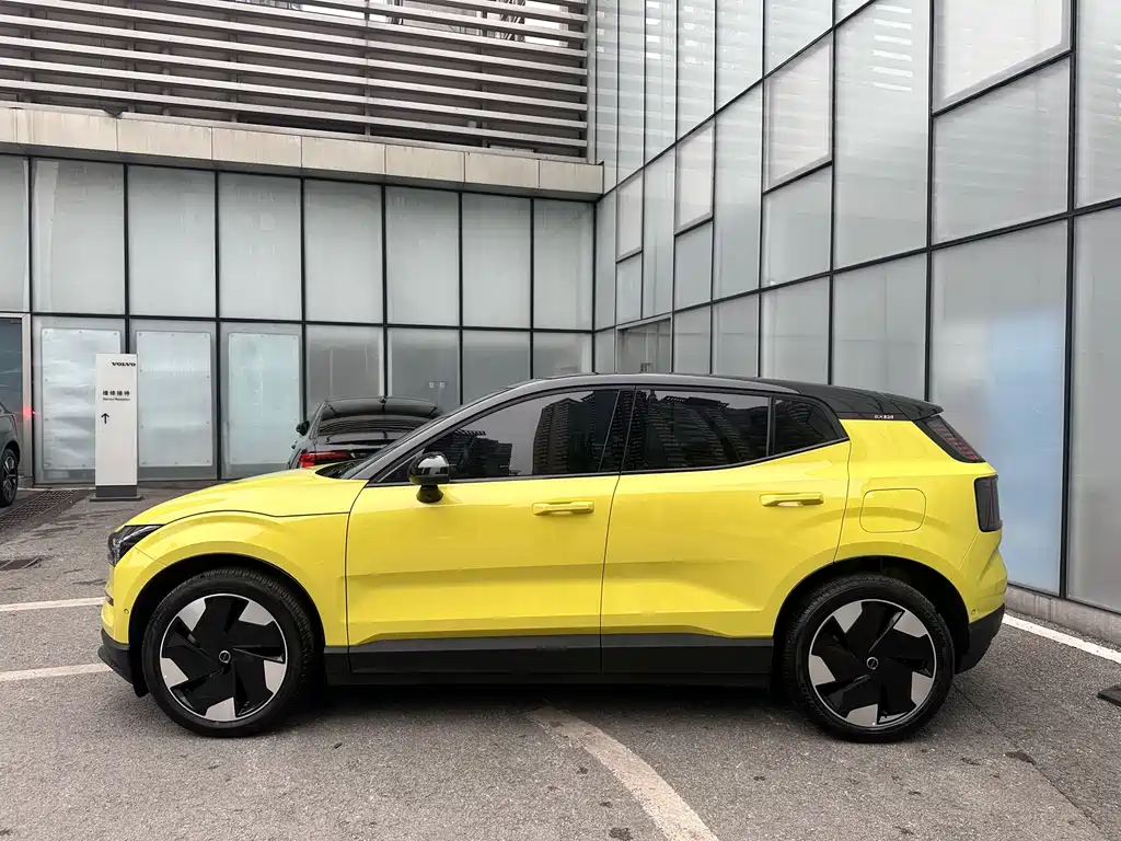 Volvo EX30 2024