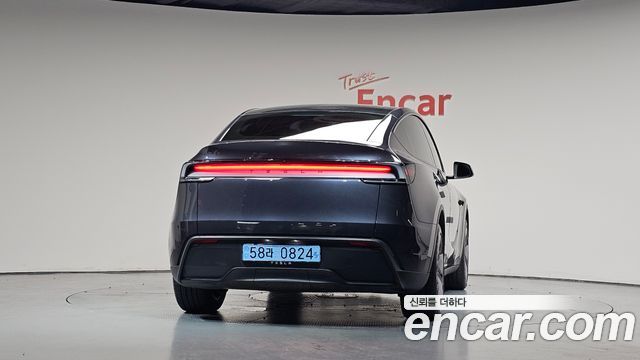 Tesla Model Y 2025