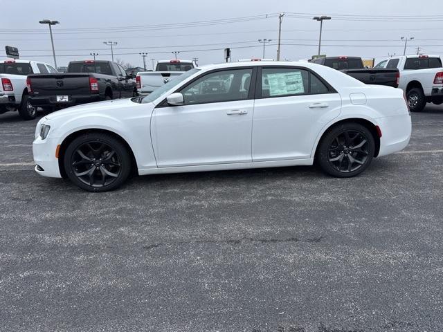 Chrysler 300 2023