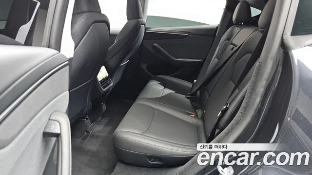 Tesla Model Y 2025