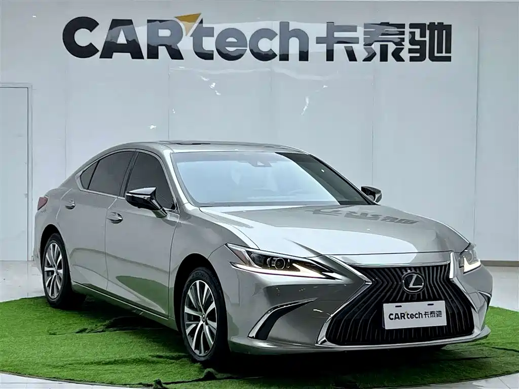 Lexus ES 2021
