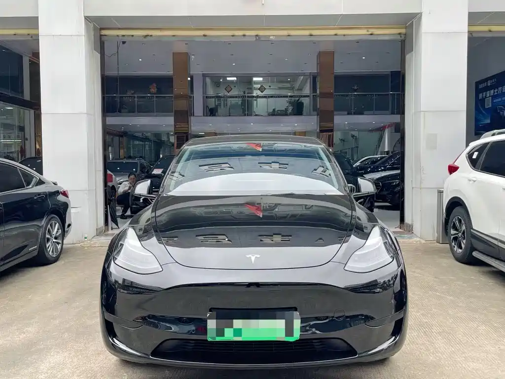 Tesla Model Y 2024